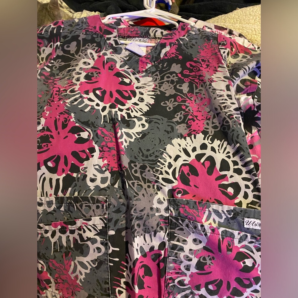 Women’s scrub top
